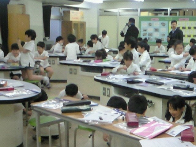 1227 聖徳学園小学校で磁石の授業